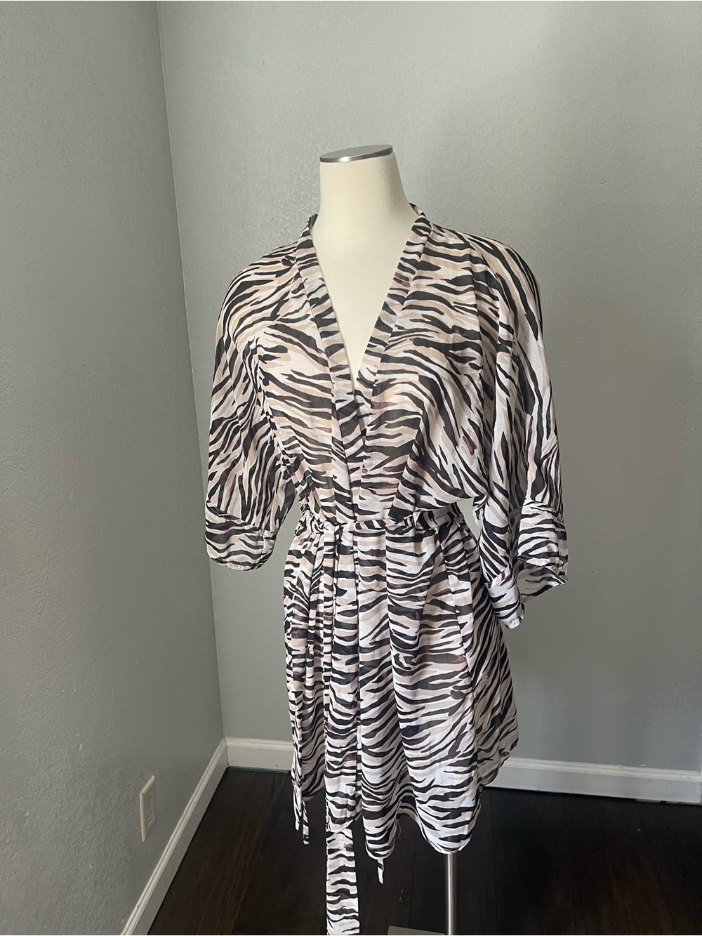 Flora Nikrooz Womens Semi Sheer Robe Small Neutral Zebra Print Belted Luxury